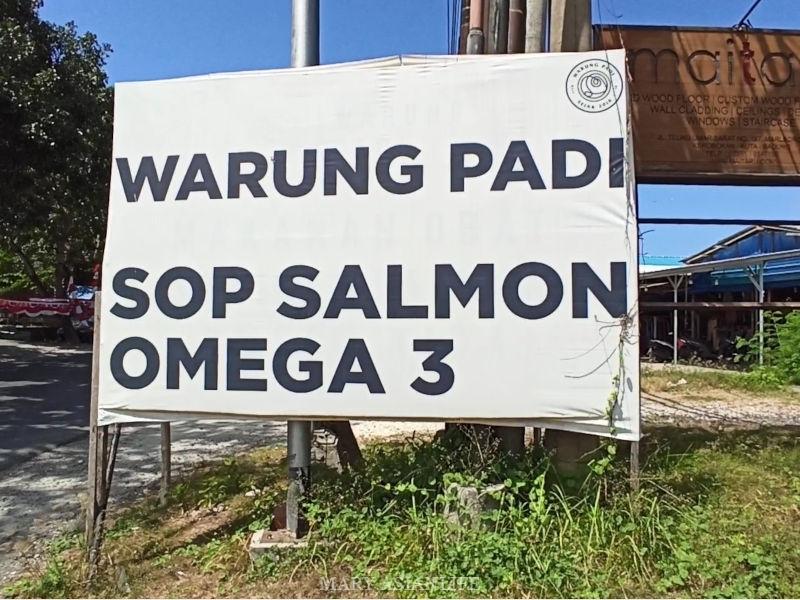サーモンが美味しいクロボカンの隠れた名店・Warung Padi Ikan Salmon